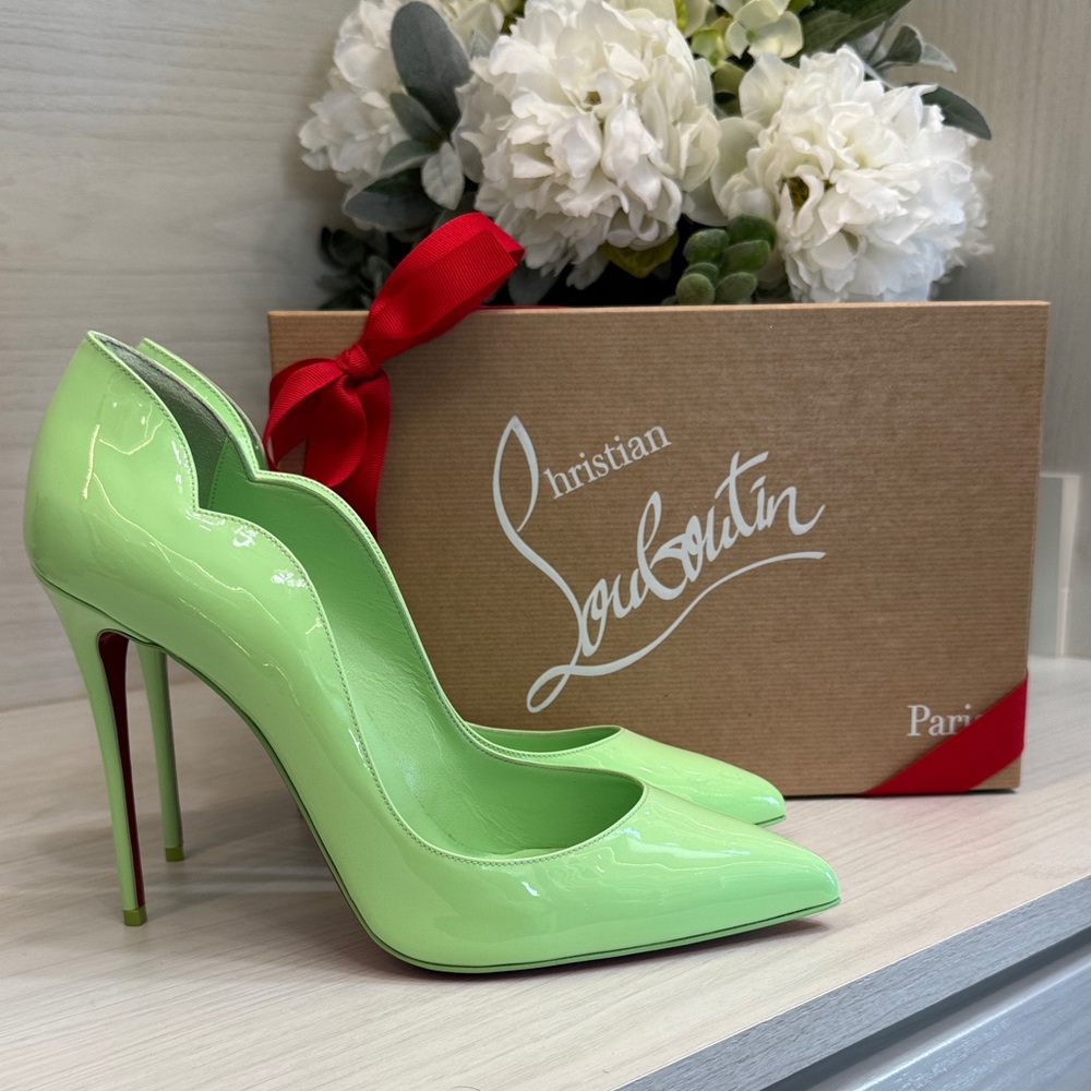 NWT Christian Louboutin Lime Green Scalloped Heels (Size 41 / US 11)